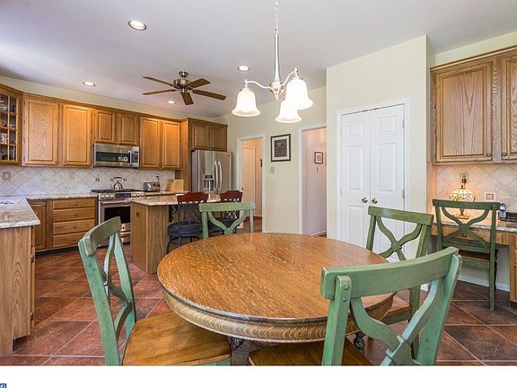 5th image of 12 Yarmouth Ln