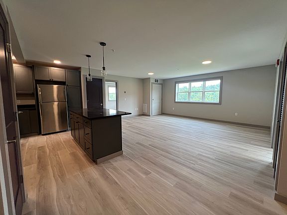 2nd image of 1650 Mountain Rd #306