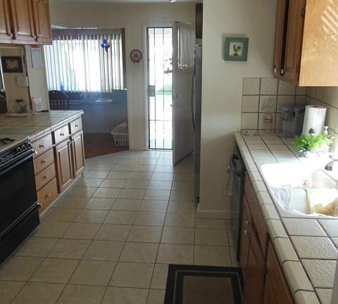 5th image of 632 S Avington Ave