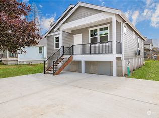 523 2nd St, Sumas, WA 98295