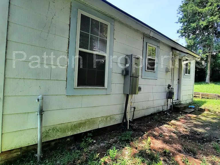 902 Pine St — Photo 13