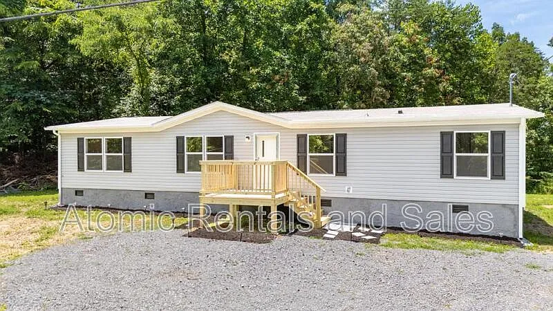 4 bed, 2.0 bath, 1475 sqft, $2,000 — Photo 2
