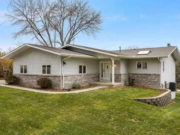 129 Oreole Dr NE, Solon, IA 52333