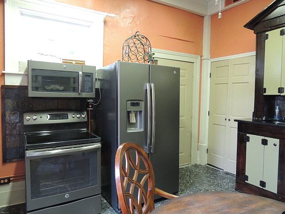5th image of 135 Laurens St NW