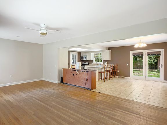 3rd image of 118 Azalea Dr