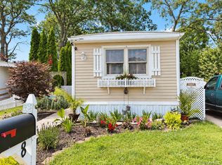 8 Buttercup Dr, Bohemia, NY 11716