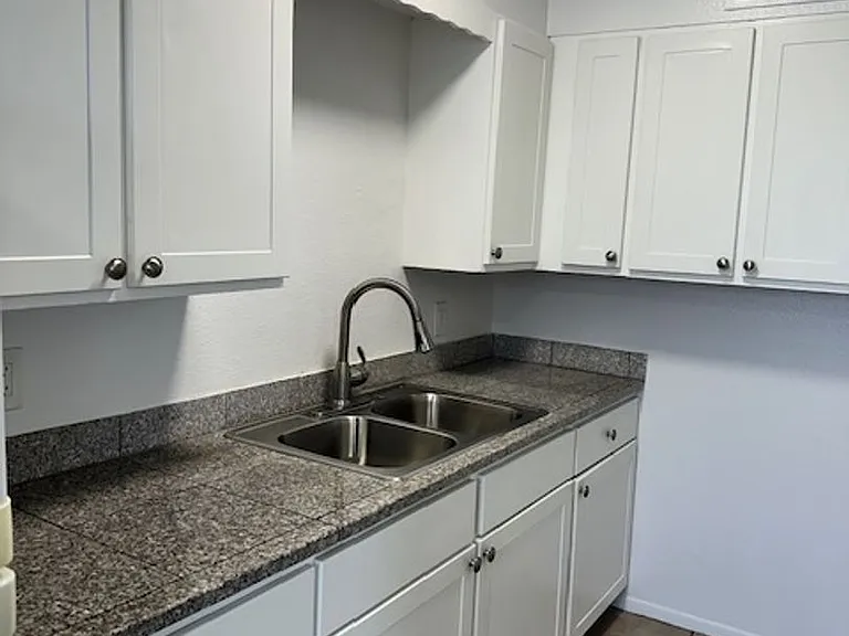 2525 N 52nd St #5 — Photo 3