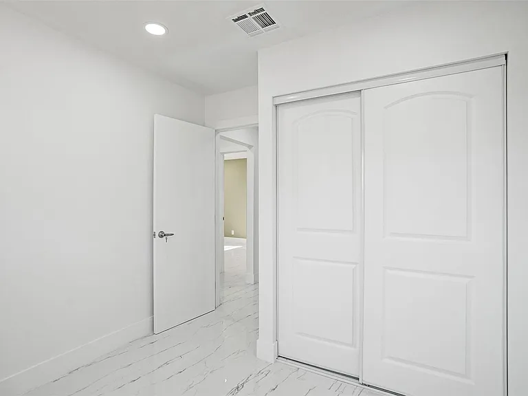 1437 SW 1st Ave — Photo 22