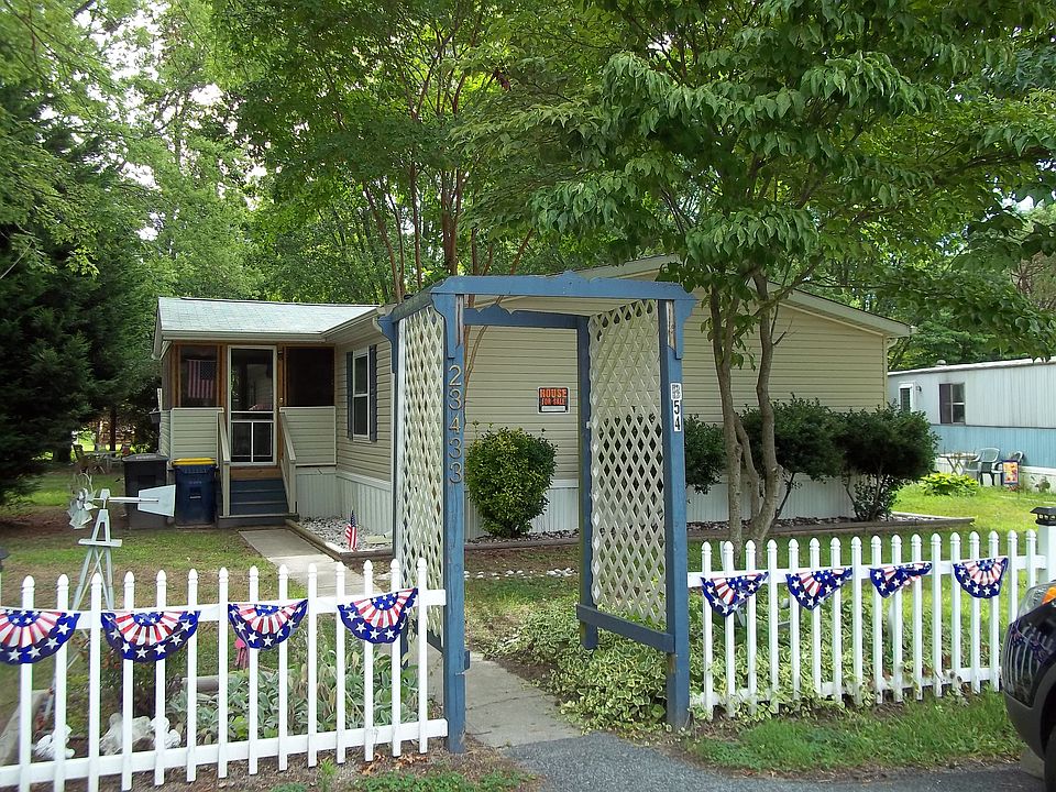 1st image of 23433 Beacon Ct