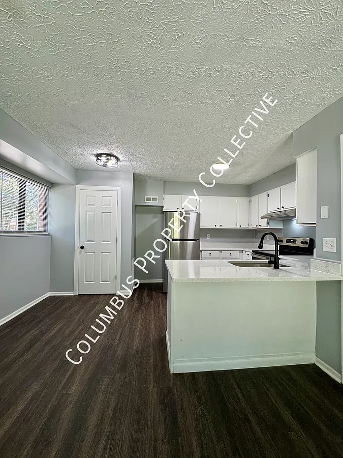 Freshly Renovated Townhome with Modern Touches Must See! — Photo 4