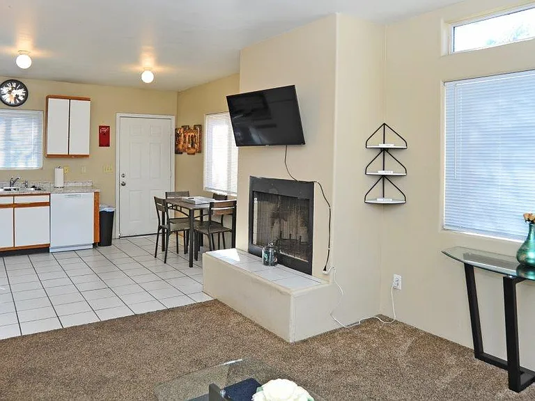 1109 N Camilla Blvd #2 — Photo 6