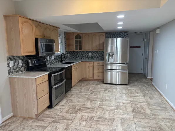 307 Shamrock Ave, Yorktown, VA 23693