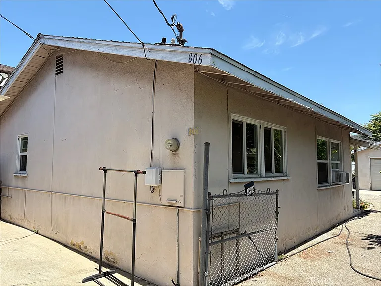 806 S Chapel Ave — Photo 2