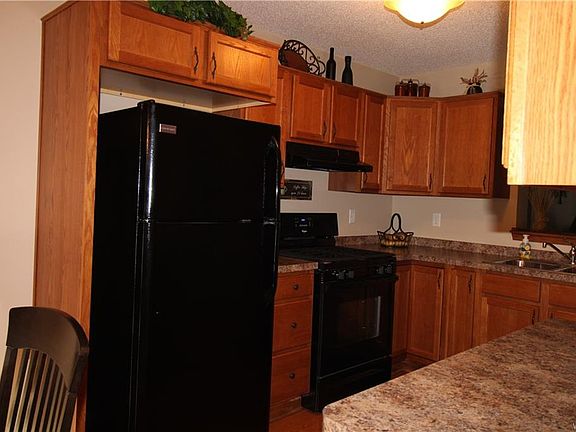 5th image of 73 Blossom Wood Ln