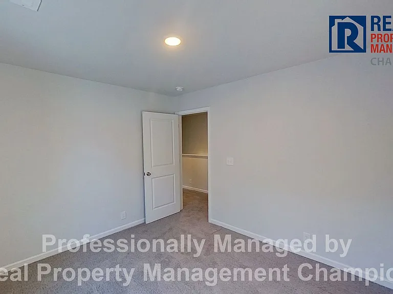 460 Maides Ave — Photo 16