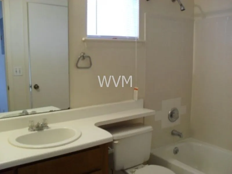 Banyon Hollow 2nd floor condo — Photo 4