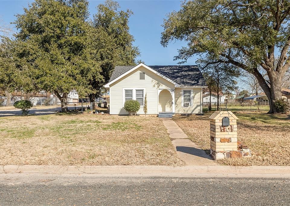 1301 Cedar St, Hearne, TX 77859 MLS 68872761 Zillow