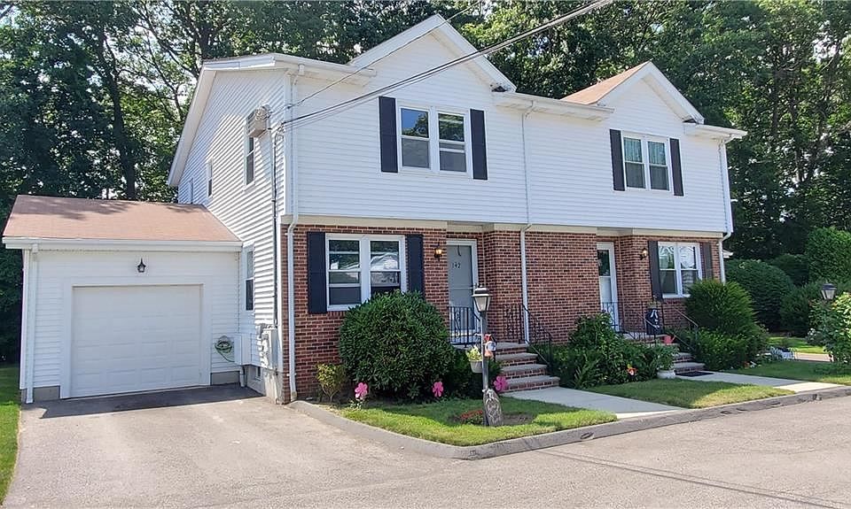 1st image of 142 Oak Park Dr #4A