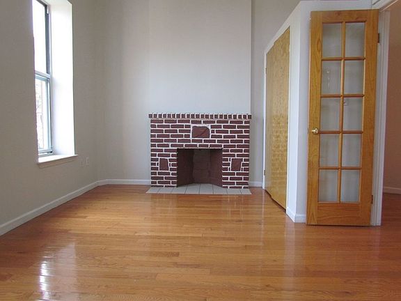 3rd image of 182 W 4th St APT 10