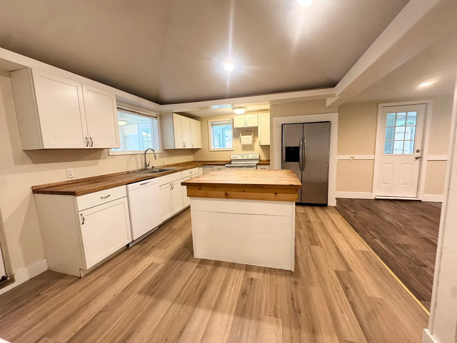 4 bed, $4,100 — Photo 4