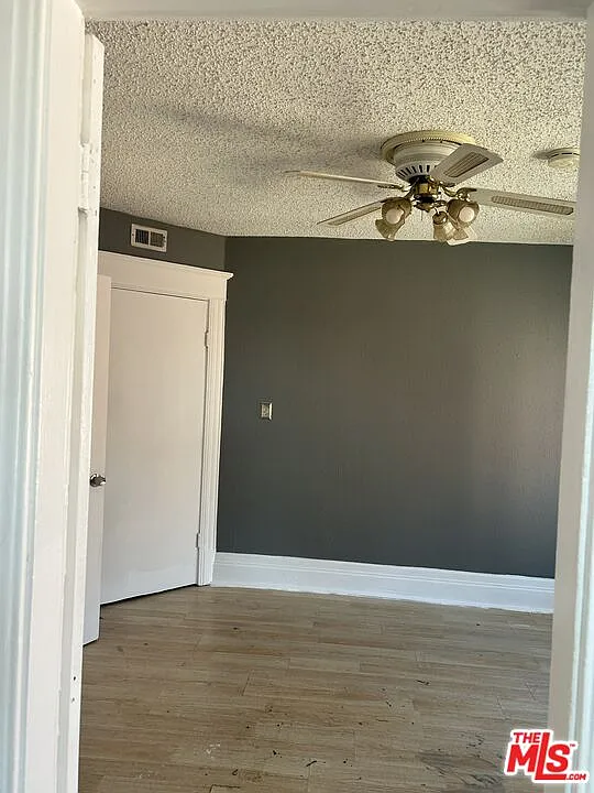 1 bed, 1.0 bath, 350 sqft, $1,050 — Photo 4