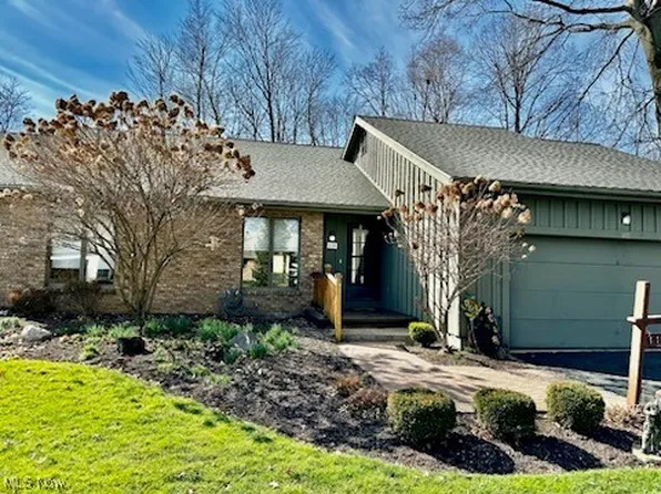 110 Turquoise Dr, Cortland, OH 44410
