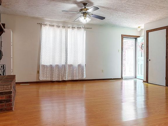 4th image of 624 Millwood Pl