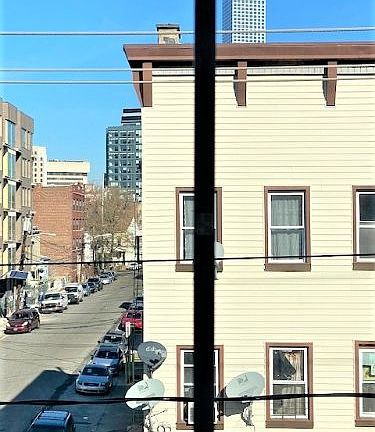 5th image of 527 Mercer St #4