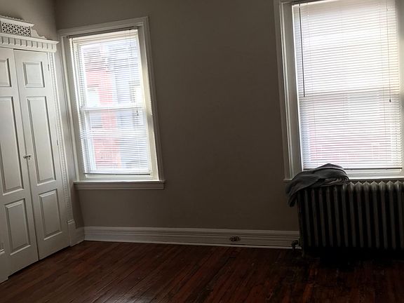 5th image of 1329 N Hollywood St