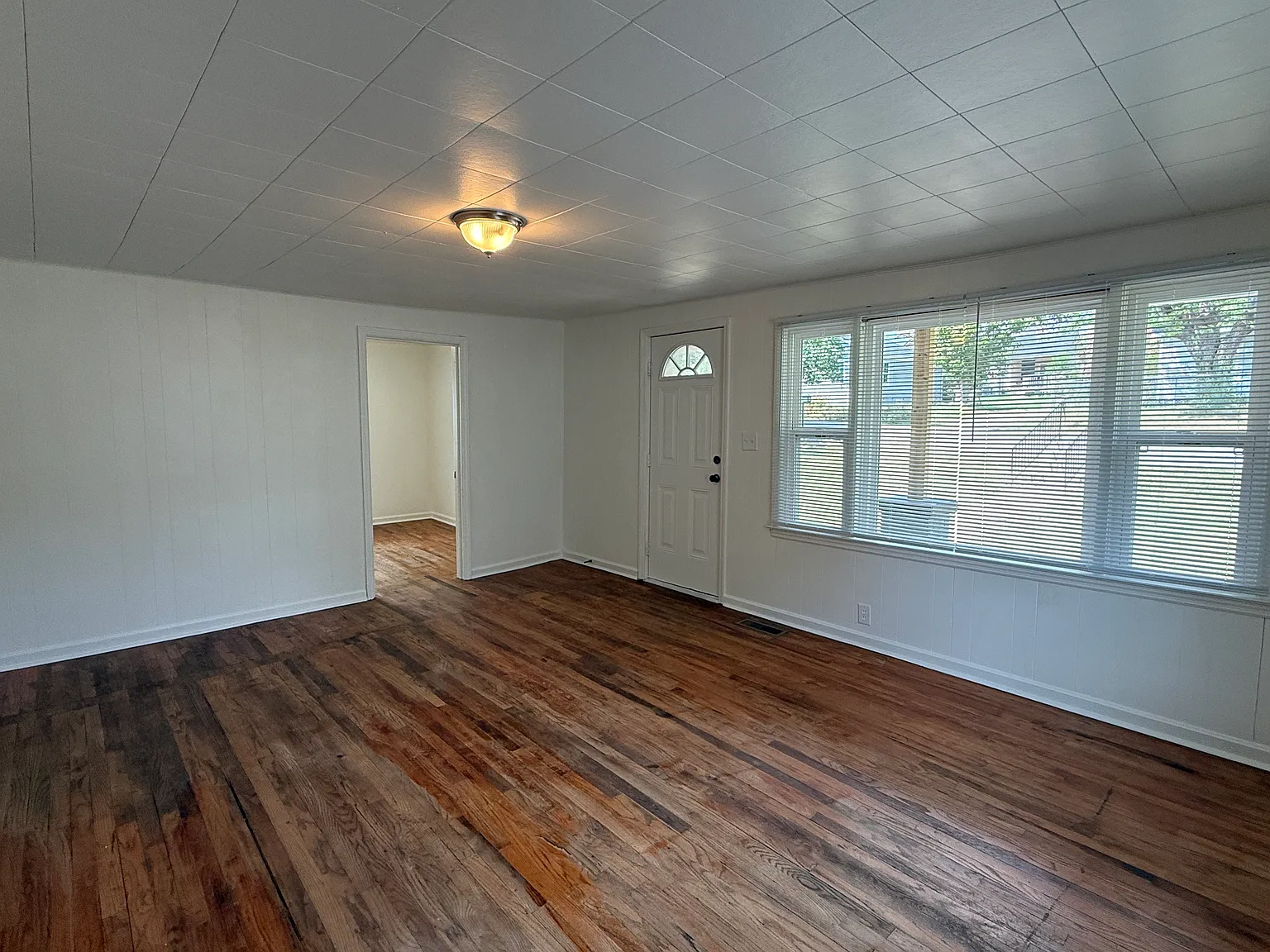 2 bed, 850 sqft, $1,025 — Photo 2