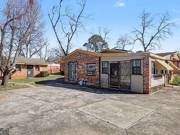 4th image of 1708 Armory Dr