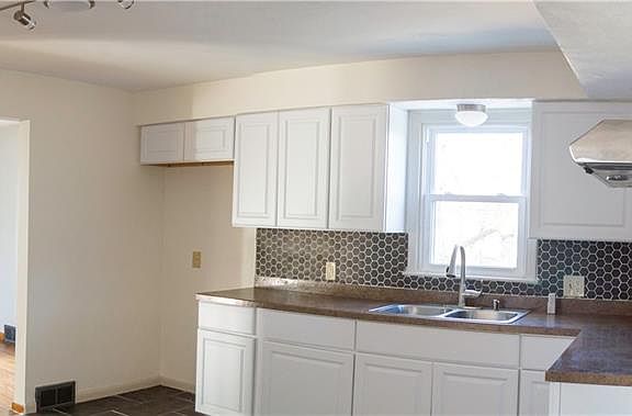 5th image of 3031 Hadley Ave