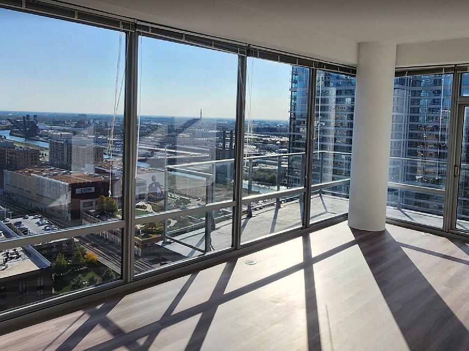 26th Floor with a 40 foot wrap around balcony!