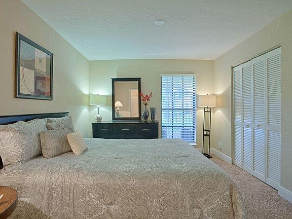 4th image of 2890 Port Royale Blvd