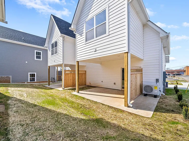 106 Cooper Pl — Photo 4