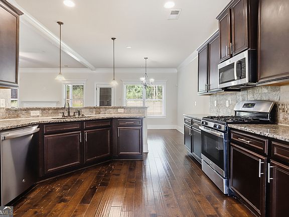 2nd image of 157 Ashbury Cir