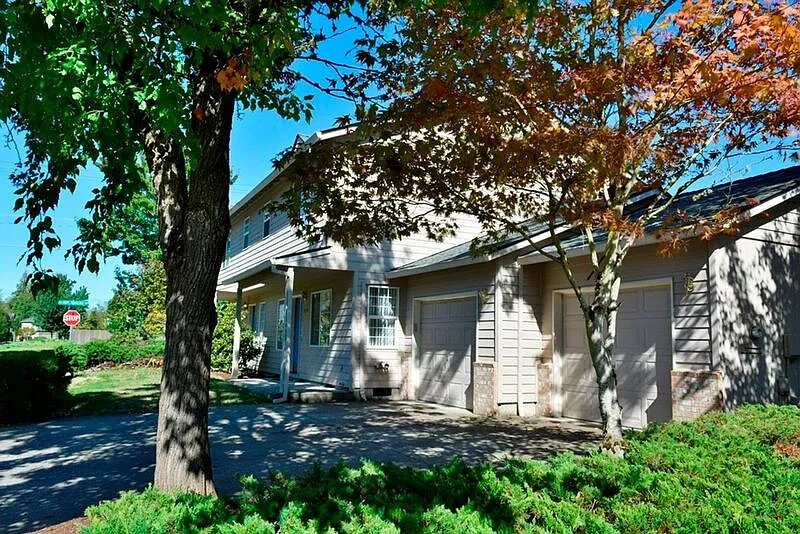 3 bed, 2.5 bath, 1250 sqft, $2,595 — Photo 3