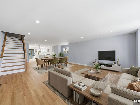 5th image of 60 Dewitt St #B