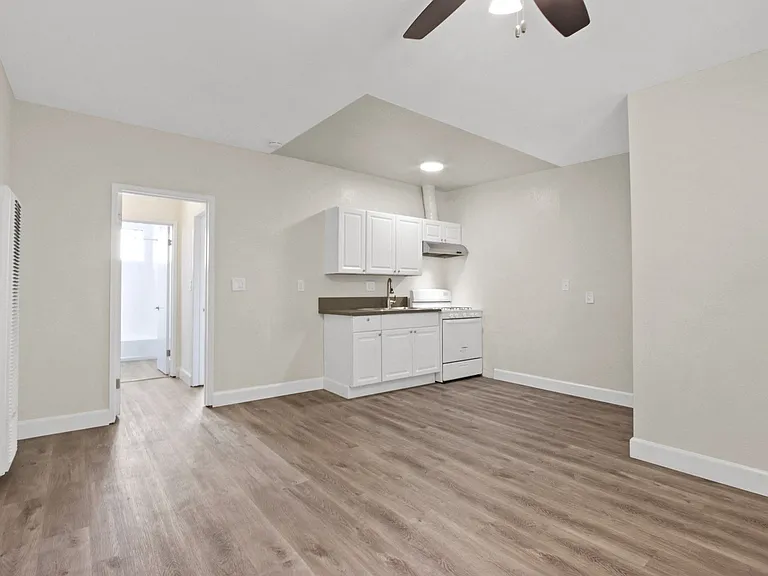 Westminster Apartments — Photo 28