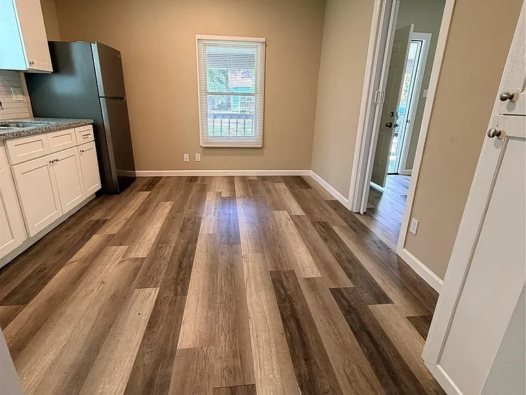 516 Hurst St — Photo 14
