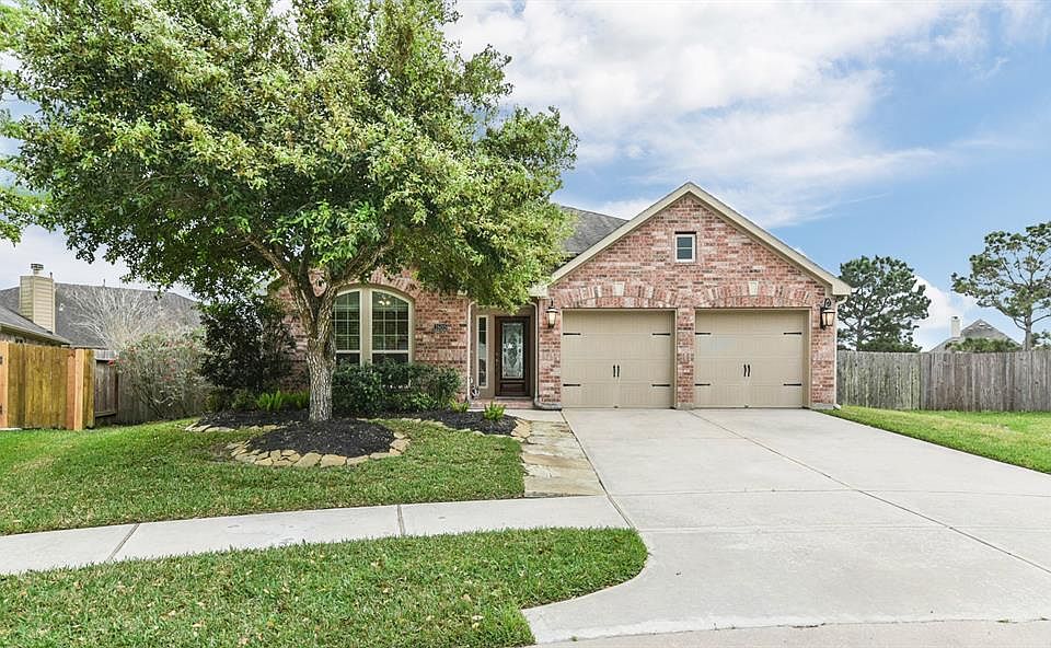 1st image of 26015 Pagemill Ln