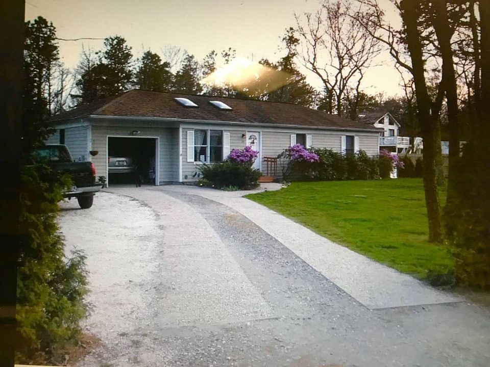 1st image of W Montauk Hwy