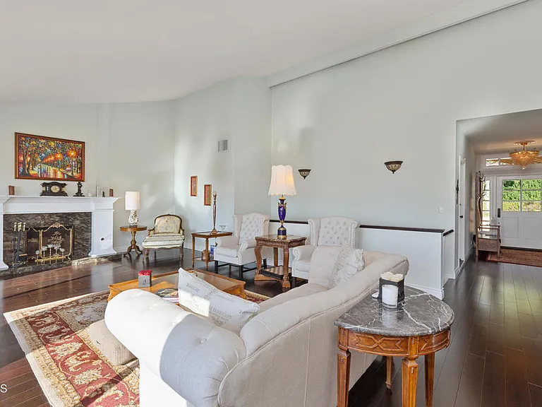 1234 E Tujunga Ave — Photo 24