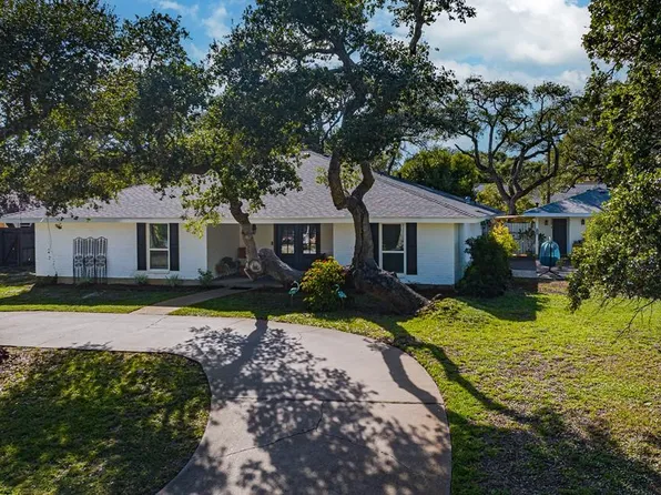 2011 Cochran Ln, Rockport, TX 78382