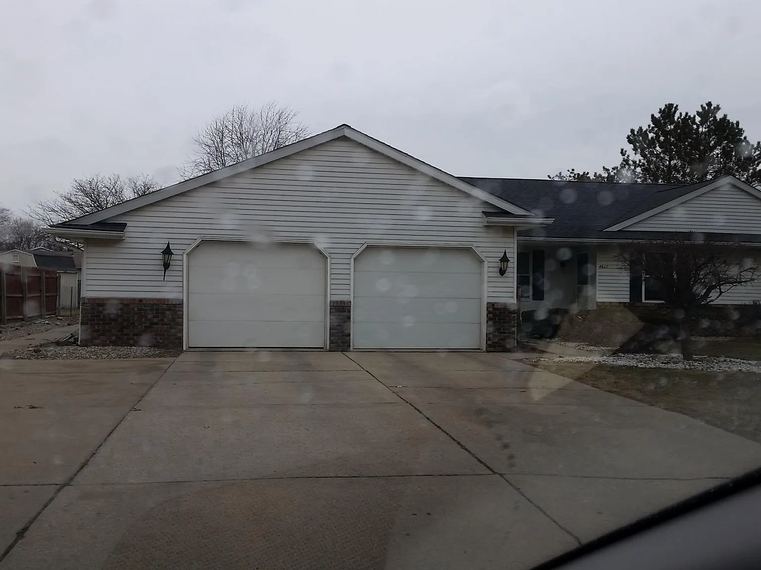2 bed, 1000 sqft, $1,175 — Photo 2
