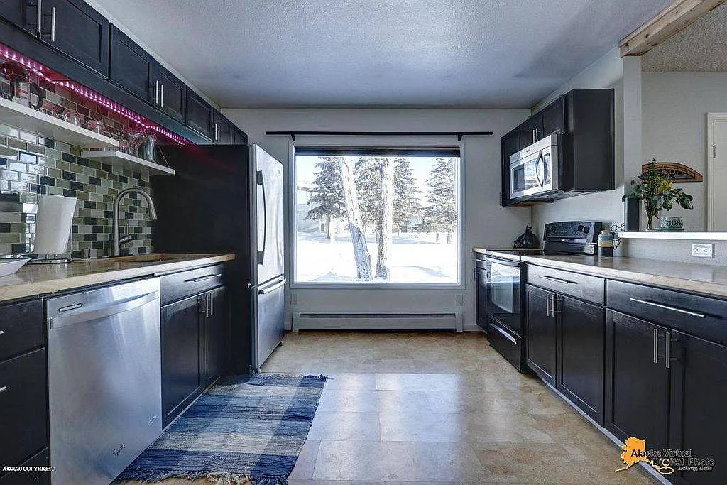 2 bed, 1000 sqft, $2,025 — Photo 4