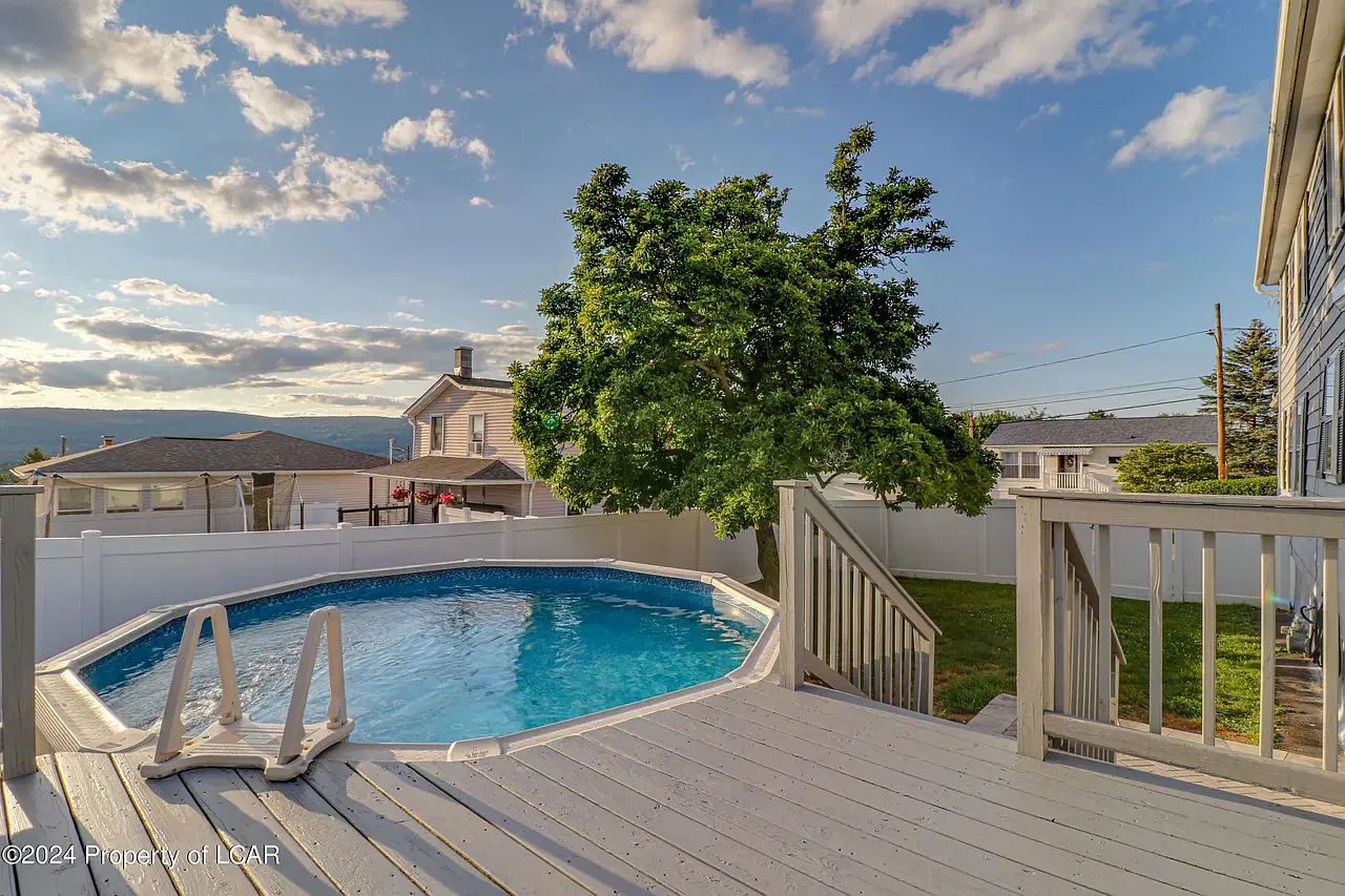3 bed, 2.5 bath, 1546 sqft, $2,000 — Photo 2