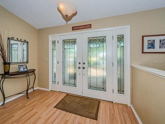 5th image of 297 Arbor Dr E