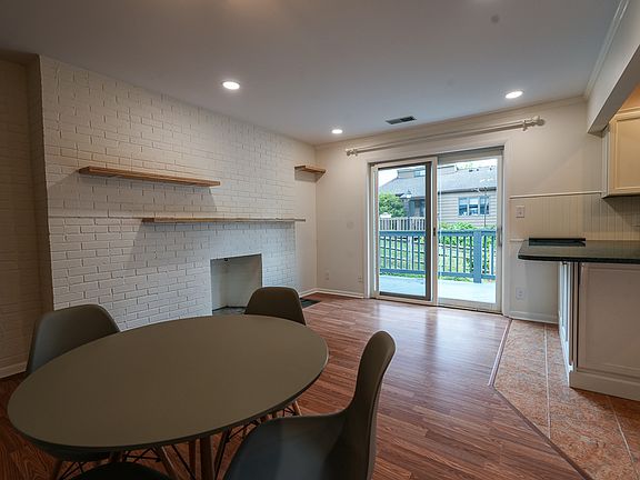 Enjoy dinner with a beautiful exterior view!