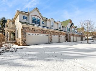 328 Bay Tree Cir, Vernon Hills, IL 60061